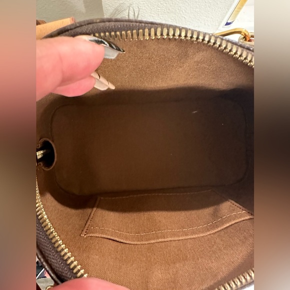 Louis Vuitton Monogram Alma BB - Picture 4 of 6